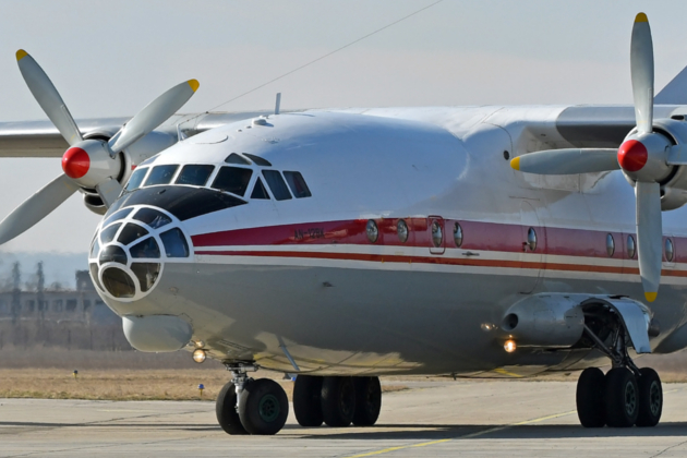 Antonov-12 (UR-CAJ)